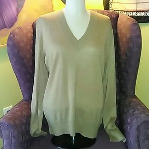 STORE CLOSING MAKE AN OFFER! Kasper sweater
